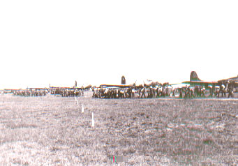 Zillmer photo of B-17's lined up with POWs lining up to board
